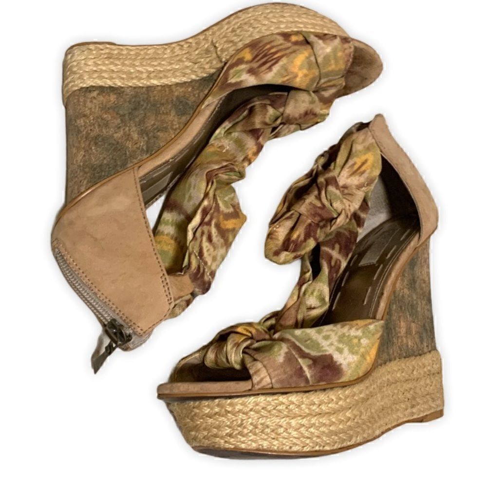 RACHEL Rachel Roy Wedges Size: 7.5